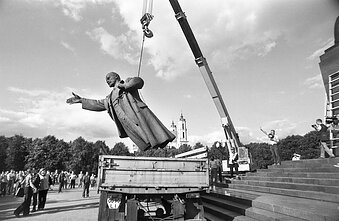 On August 23, 1991, the statue of Lenin was removed from the Lukiškės Square in Vilnius