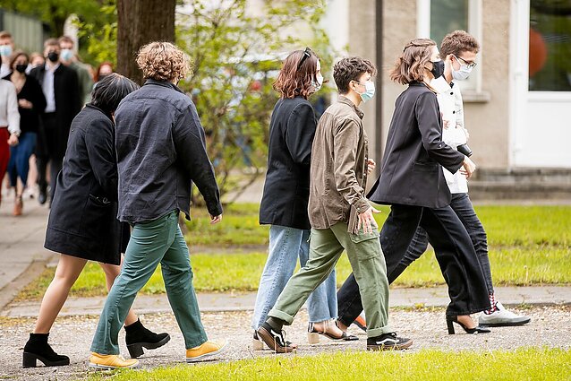 Žinios. Nuo naujų mokslo metų visiems 5-12 klasių moksleiviams privalomas kaukių dėvėjimas
