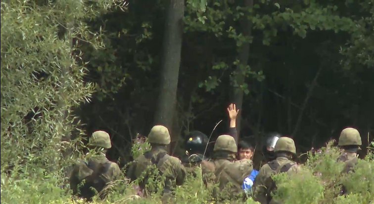 NVO kritikuoja Lenkiją dėl pasienyje įstrigusių migrantų: žiaurumu bandome lygiuotis su Baltarusija