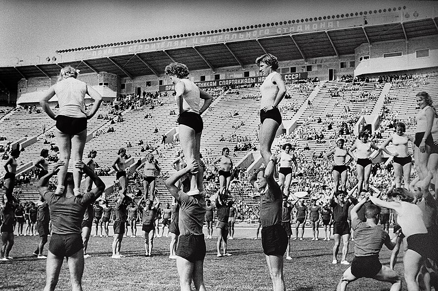 Irena Giedraitienė, „Treniruotė stadione IV“. Iš serijos „Tautų spartakiada“ (1956)