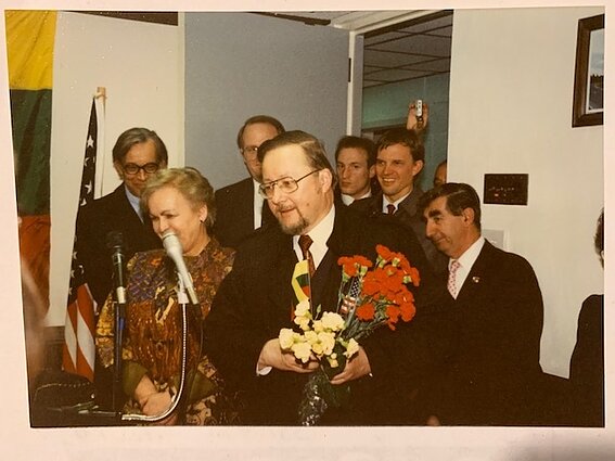V. ir G. Landsbergiai 1990 m. gruodį lankosi Vašingtone. Juos lydi S. Lozoraitis (kairėje) ir V. Nakas (antras nuo dešinės). 