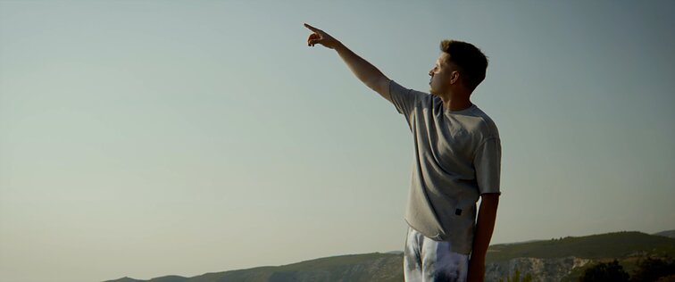 Kadras iš Aleknos vaizdo klipo