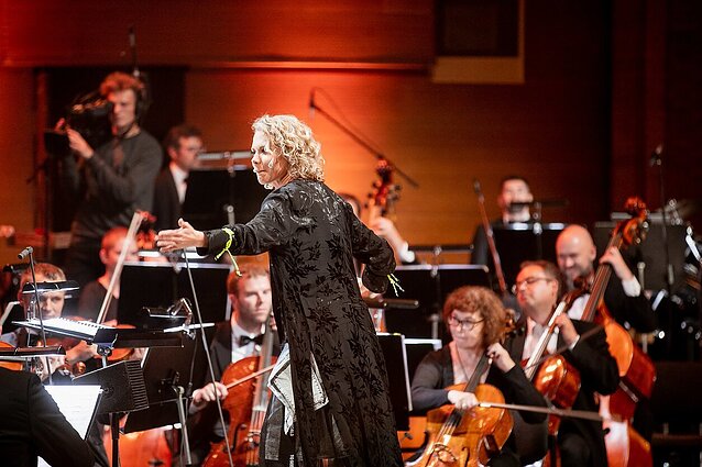 Maestro I laida. Didžėjaus pultą į dirigento lazdelę išmainiusi Samanta Žukauskė ir neįprasti pojūčiai po pasirodymo