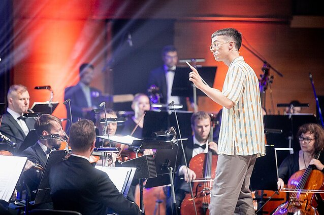 Maestro I laida. R&B ritmu gerbėjus šokdinantis Free Finga dirigento rolę išbandė su Strausso „Žydruoju Dunojumi“