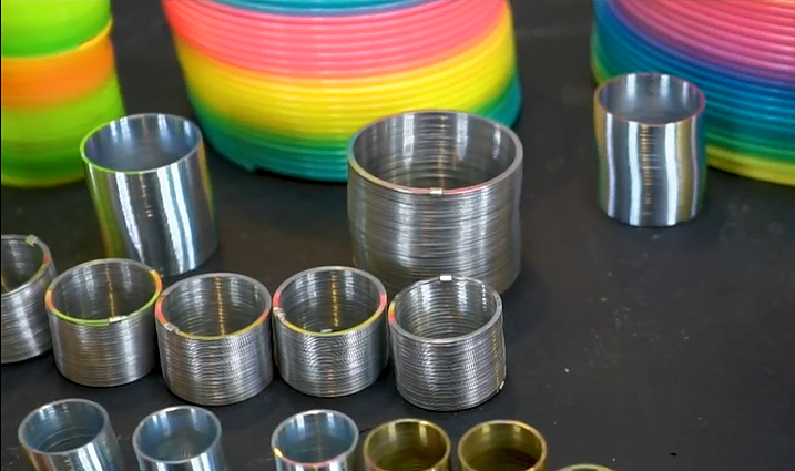 Ryto klausimas: ką sugeba žaislinė spyruoklė?