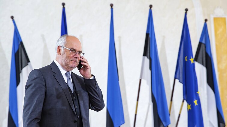 Žinios. Estijos parlamentas naujuoju šalies prezidentu išrinko nacionalinio muziejaus direktorių Alarą Karisą