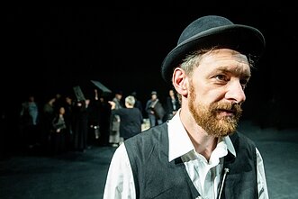 В. Лукьянов на репетиция спектакля «Поминальная молитва» В. Лукьянов на репетиция спектакля «Поминальная молитва»