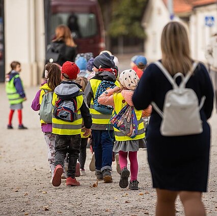 10–12. Kaip ir kada mokyti vaikus saugaus eismo taisyklių?