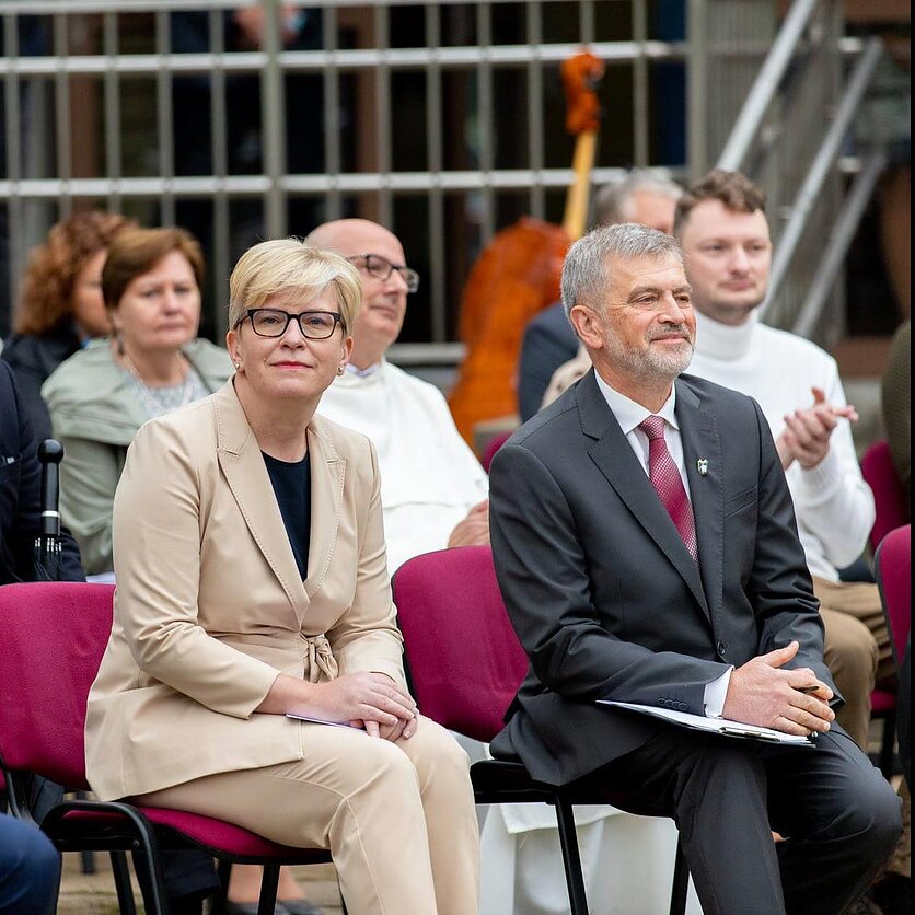 Santara. Laida lenkų kalba. Šimonytė lenkiškai pasveikino šv. Jono Pauliaus II gimnazijos moksleivius