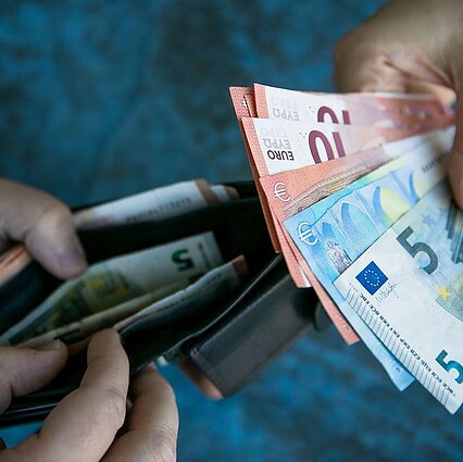 Laida rusų kalba. Inga Ruginienė: minimali alga galėtų didėti ir iki 750 eurų