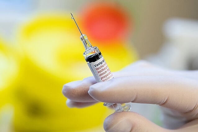 Žinios. Graikijoje – masinės protesto akcijos dėl privalomo medikų skiepijimo nuo COVID-19