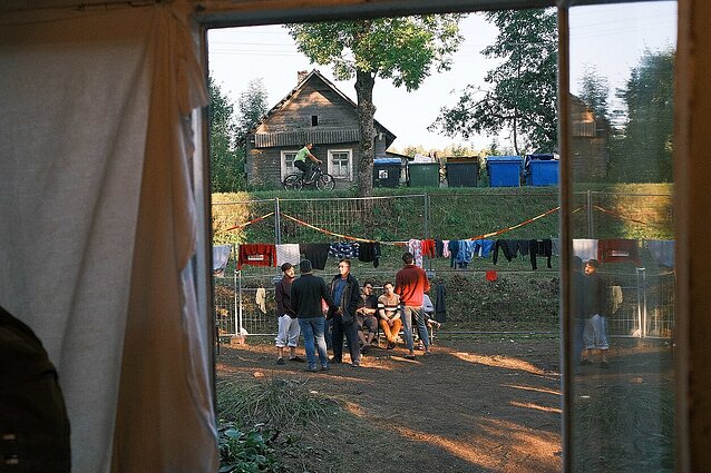 Panorama. Lietuvoje daliai migrantų vis dar gyvenant palapinėse, šie skundžiasi, kad darosi per šalta