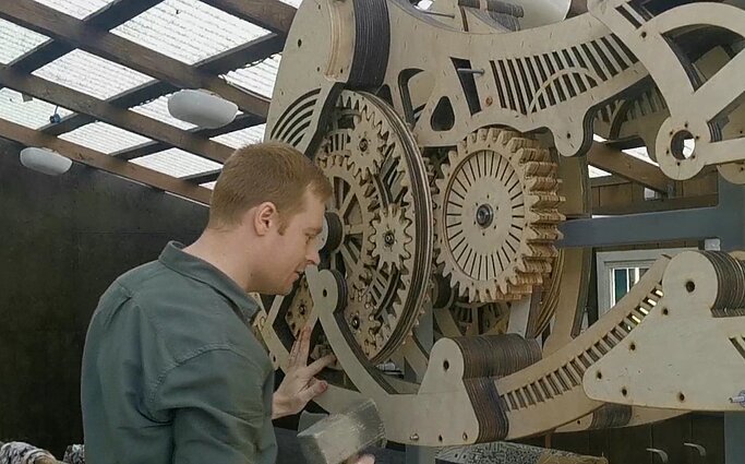 Unikalus menininkų palaikymas Panevėžyje: mechaninis Pegasas rengiasi skrydžiui