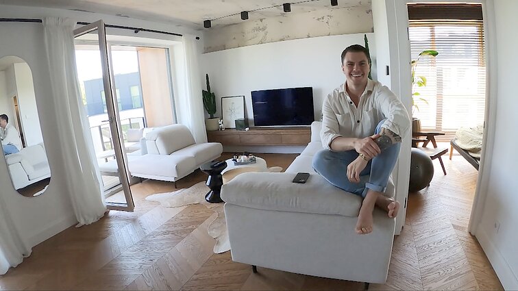 Stilistas Mantas Tautvaišas naują būstą įsirengė it viešbučio numerį: kai grįžtu iš darbo, noriu jaustis tarsi atostogaudamas