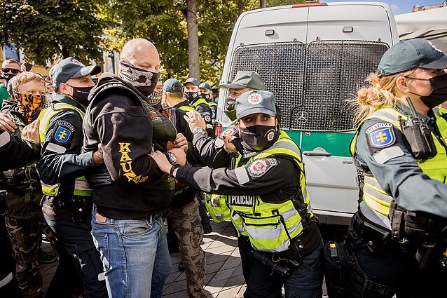 Panorama. „Kaunas Pride“ eitynėse – bandymai stabdyti tūkstantinę minią, apsistumdymai su policija ir necenzūrinė leksika