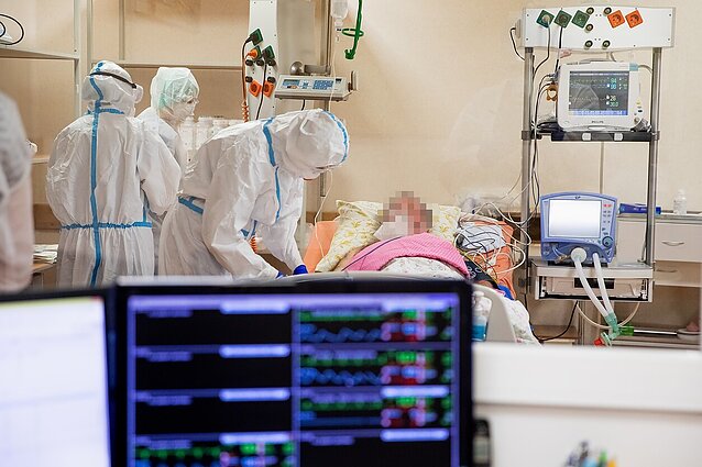 Žinios. Ligoninėse daugėja COVID-19 pacientų: šiuo metu gydomi 683, 73 iš jų – reanimacijoje
