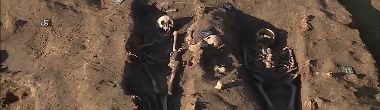 Klaipėdoje archeologai atidengė per pusšimtį kapaviečių: rastos įkapės atskleidžia senovės buities detales