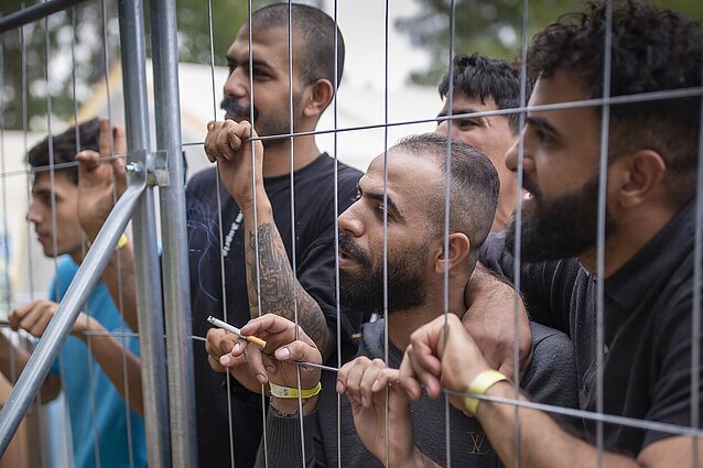 Žinios. Migrantai Rūdninkų stovykloje surengė mitingą: reikalauja laisvės ir geresnių gyvenimo sąlygų