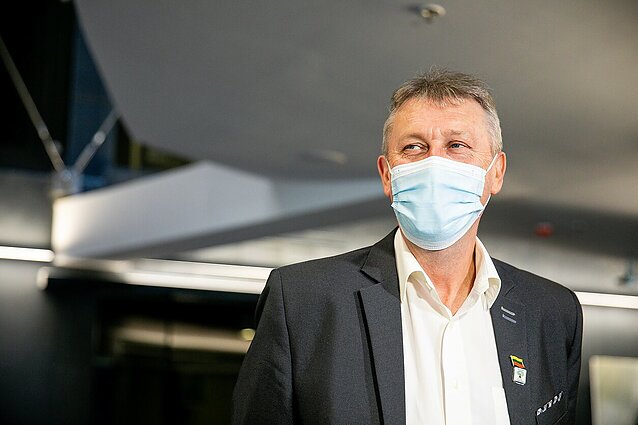 Šeimų sąjūdžio atstovai laukia teismo sprendimo: šiai minutei mitingas yra prie Katderos be jokių demonstracijų ar piketų