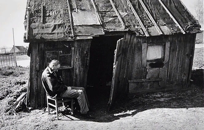 „10 Lietuvos fotografijos istorijų“. Savitai pateikti kaimo motyvai Rimaldo Vikšraičio fotografijose: neidealizavo ir nevengė grotesko