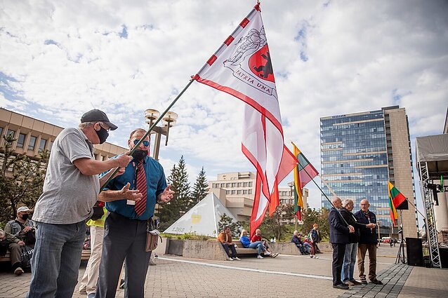 Svarbi valanda. Mitingo organizatoriai prieš rytojų susidūrė su problemomis: sostinės įmonės atsisakė bendradarbiauti