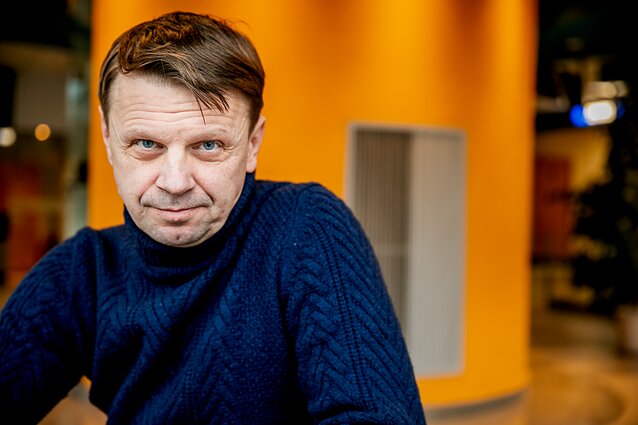 Rolandas Kazlas keliaus po Lietuvą su nauju spektakliu „Pasivaikščiojimas“: kol yra jėgų ir idėjų – reikia eiti savo keliu