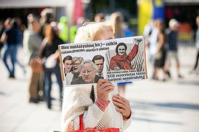 Iš mitingo išvesti du dalyviai: pas vieną buvo pirotechnikos gaminių