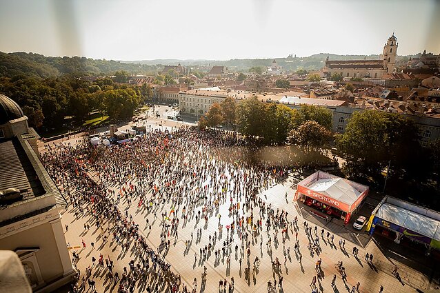 Panorama. Po mitingo daliai žmonių patraukus Seimo link, protestas išsikvėpė – atsirėmė į gausias policijos pajėgas
