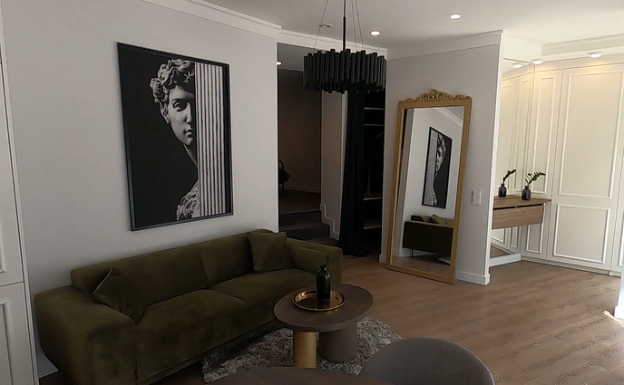 50 kv. m. bute šiuolaikinis renesansas dera su kasdieniu komfortu: emociją kuria akcentai