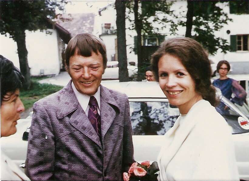Antano Mončio ir Margrit von Haller vestuvės 1974 m. (kairėje – Marlene von Haller)