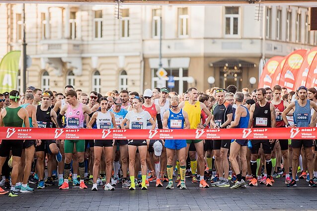 Sportas. Orai. Vilniaus maratone ilgiausias distancijas įveikti ryžosi apie pustrečio tūkstančio bėgimo entuziastų