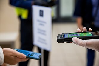 Didieji prekybos centrai iš gyventojų reikalauja galiojančio galimybių paso