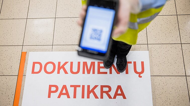 LRT forumas. Politikai ir pramonės atstovai tikina – žmonių srautus galima suvaldyti ir be galimybių paso: ar valstybė būtų pajėgi?