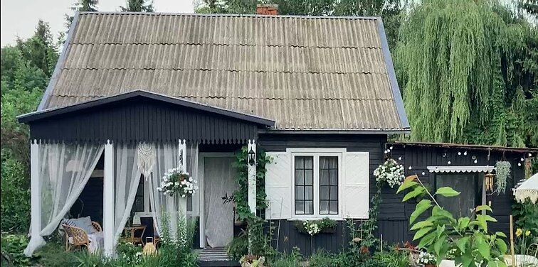 Iš senelių vasarnamį paveldėjusi Gabija pasitelkė fantaziją ir jį pavertė pasakų nameliu