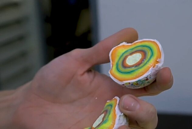 Šiandien pasaulinė saldainių-žandikaulių laužytojų diena: pavadinimą įkvėpė kūrinys „Čarlis ir šokolado fabrikas“