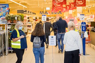 Didieji prekybos centrai iš gyventojų reikalauja galiojančio galimybių paso