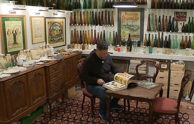 Didžiausias Lietuvoje alaus butelių ir etikečių kolekcininkas: skirtingai nei su pašto ženklais, kasdien gali atrasti kažką naujo