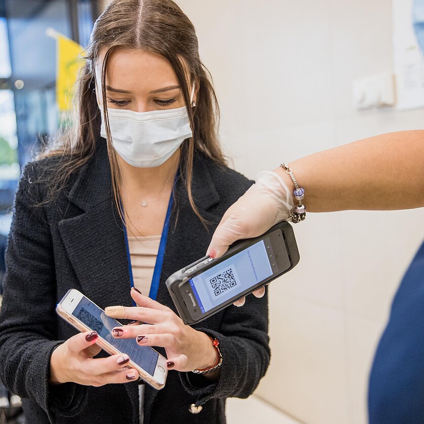 J. Stacevičiaus / LRT nuotr., LRT Aktualijų studija. Ar ir kaip bus suvaldyta pandemija? Koks gyvenimas pandemijos akivaizdoje laukia rudenį?