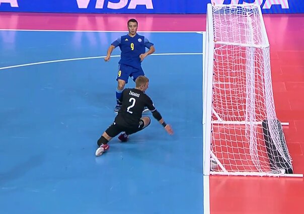 Dramatiška akimirka tarp Lietuvos ir Kazachstano rinktinių: nebuvo įskaitytas smūgis į Žagaro vartus