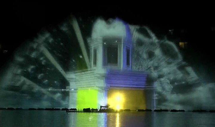 Netradicinis spektaklių stebėjimas Panevėžyje: įrengtas plaukiojantis muzikinis šviesų ir projekcijų fontanas