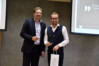 Edvardui Kubiliui įteiktas Romo Sakadolskio žurnalistikos apdovanojimas Edvardui Kubiliui įteiktas Romo Sakadolskio žurnalistikos apdovanojimas