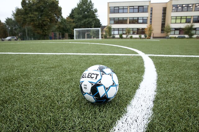 Antakalnio progimnazijos atnaujintas stadionas Antakalnio progimnazijos atnaujintas stadionas