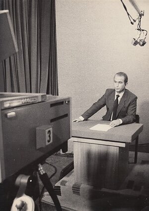 Studijoje žinias skaito Henrikas Vaitiekūnas