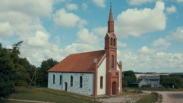 Kelias. Kretingalės bažnyčia ir jos žmonės