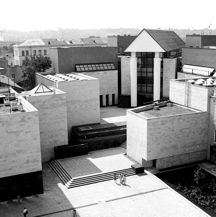 Homo cultus. Žmogus ir miestas. Postmodernizmo architektūra Lietuvoje. Pokalbis su Martynu Mankumi