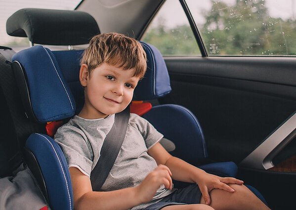 Klaipėdoje reidas parodė, kad vaikai dažnai automobiliuose vežami nesaugiai: keletas tėvų sulauks baudų
