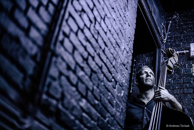 Avishai Cohen Trio jau atvyko į Lietuvą: jų pasirodymas atidarys „Vilnius Mama Jazz“