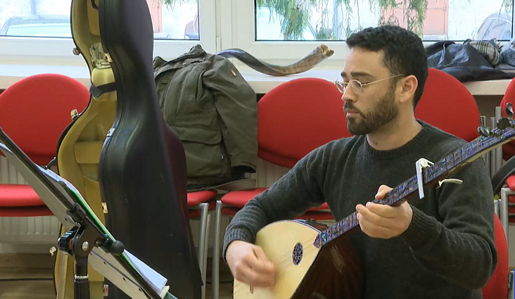 Holokausto 80-mečiui sukurta „simfonija“ skambės Vilniuje: klasikinė muzika susipins su lietuvių ir hebrajų folkloro motyvais Holokausto 80-mečiui sukurta „simfonija“ skambės Vilniuje: klasikinė muzika susipins su lietuvių ir hebrajų folkloro motyvais