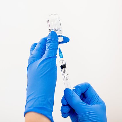 LRT Aktualijų studija. Kaip paskatinti skiepytis senjorus?