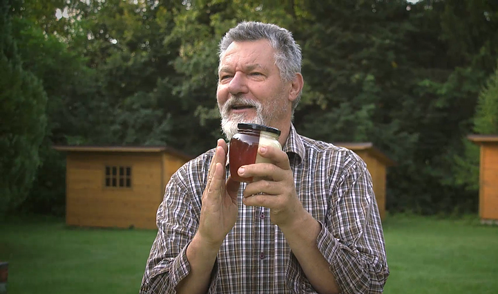 Anot bitininko Algirdo Amšiejaus, rapsų aliejus, o ypač medus – užsienyje paklausūs dėl itin švarių Lietuvos laukų